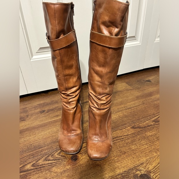 Spring Boots - Picture 1 of 2